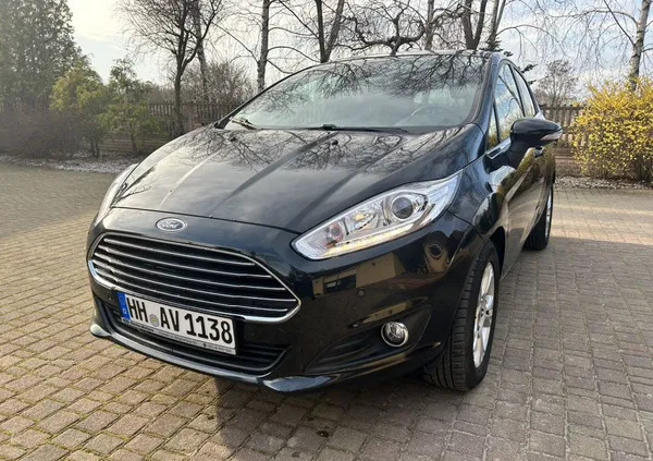 samochody osobowe Ford Fiesta cena 24900 przebieg: 132000, rok produkcji 2013 z Mirsk